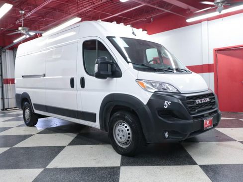 Used 2024 RAM ProMaster 2500 w/ Convenience Group FWD image 2
