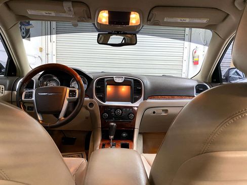Used 2011 Chrysler 300 Limited w/ Luxury Group image 16