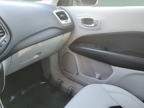 Used 2021 Jeep Compass Latitude FWD image 21