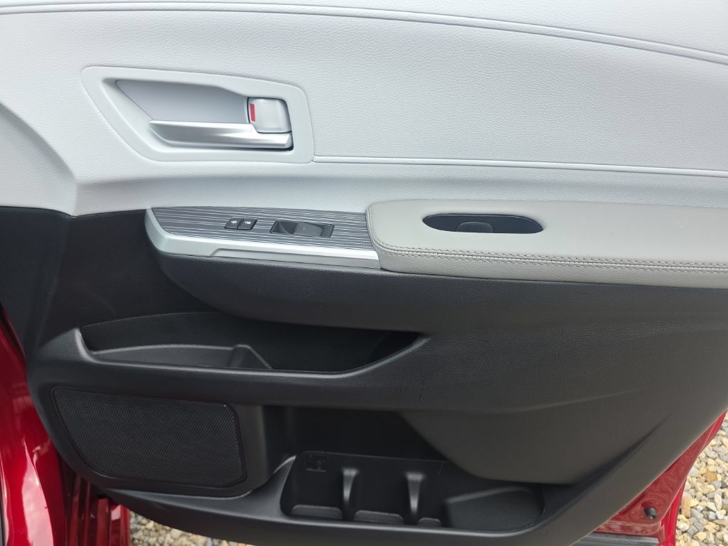 Certified 2026 Toyota Sienna XLE FWD image 19
