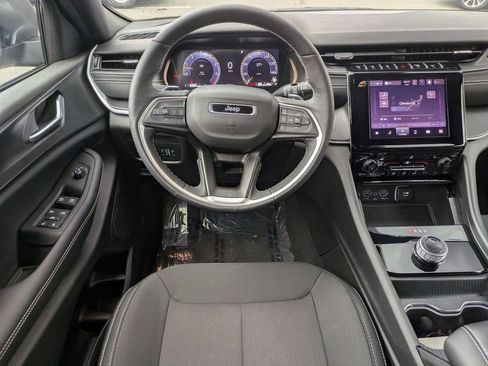 Certified 2025 Jeep Grand Cherokee Laredo X w/ Luxury Tech Group I image 14