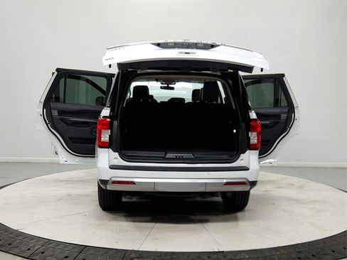 Used 2024 Ford Expedition XLT image 14