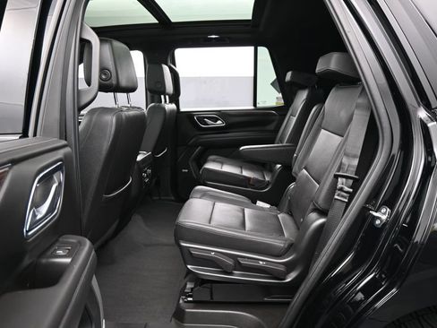Used 2022 Chevrolet Tahoe Z71 w/ Luxury Package AWD/4WD image 41