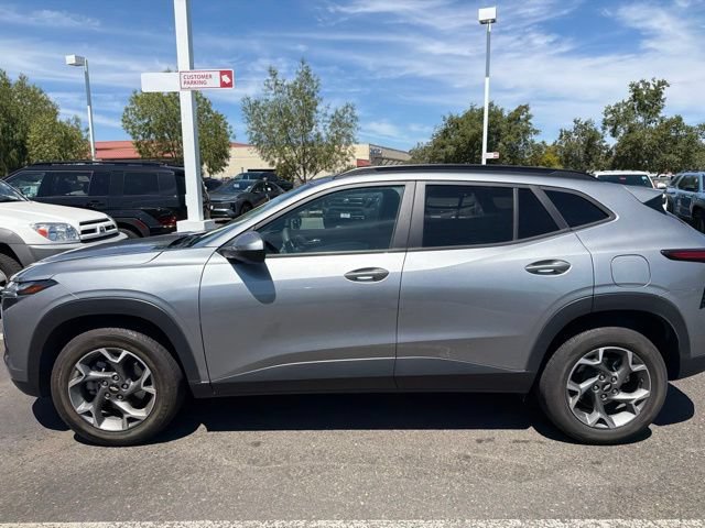 Used 2025 Chevrolet Trax LT FWD image 18