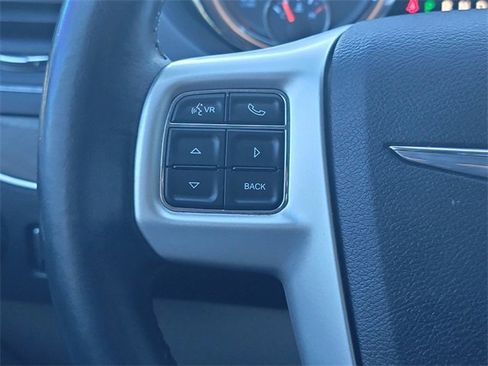 Used 2014 Chrysler Town & Country Touring image 35