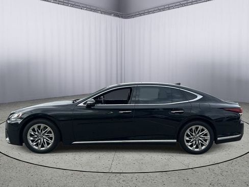 Used 2018 Lexus LS 500 w/ Accessory Package (Z2) RWD image 3