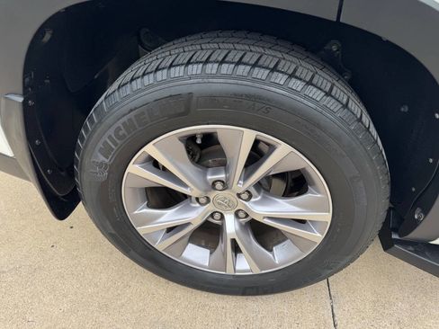 Used 2015 Toyota Highlander Plus FWD image 16