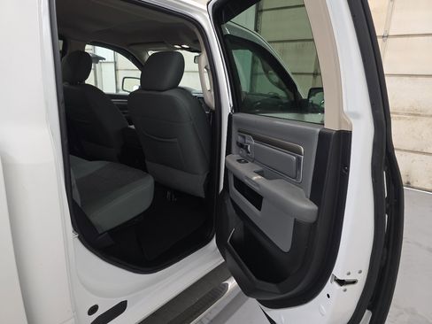 Used 2015 RAM 2500 SLT w/ Luxury Group image 31