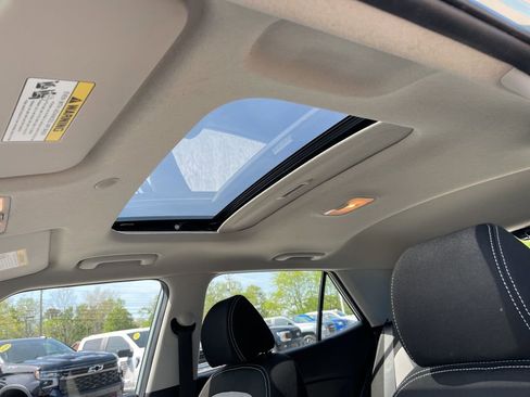 Used 2025 Hyundai Venue SEL image 24