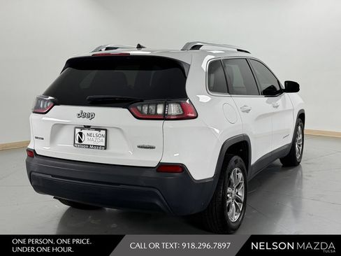 Used 2019 Jeep Cherokee Latitude Plus w/ Comfort/Convenience Group FWD image 6
