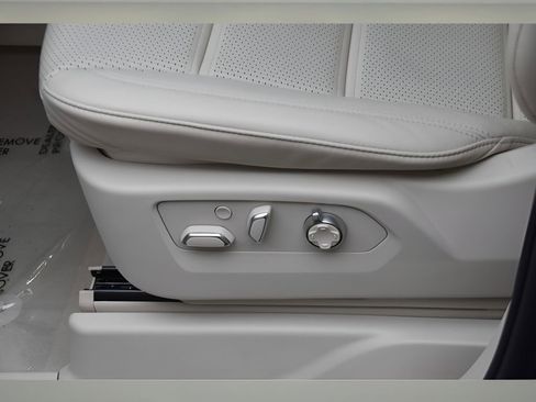 Certified 2026 Cadillac Escalade ESV Platinum Luxury w/ LPO, Radiant Package image 34