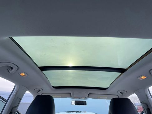 Used 2013 Volkswagen Tiguan SE image 19