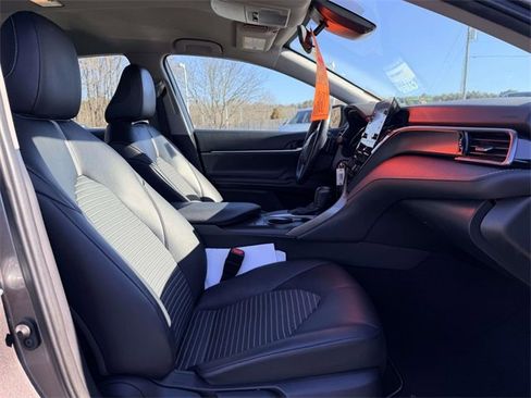 Used 2022 Toyota Camry SE image 12