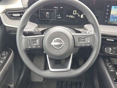 Used 2025 Nissan Kicks SV image 18