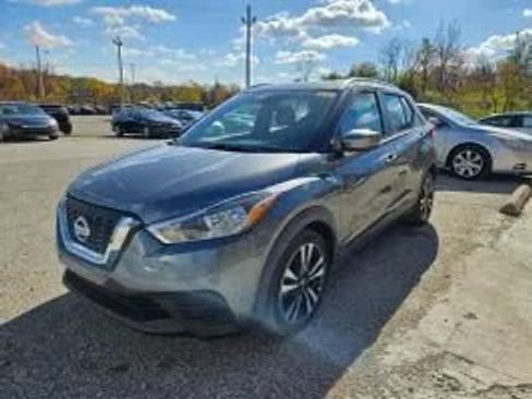 Used 2019 Nissan Kicks SV FWD image 4