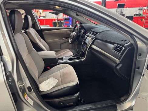 Used 2015 Toyota Camry XSE w/ Moonroof Package FWD image 19