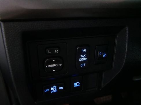 Used 2020 Toyota Tundra SR5 w/ TRD Off-Road Package AWD/4WD image 19