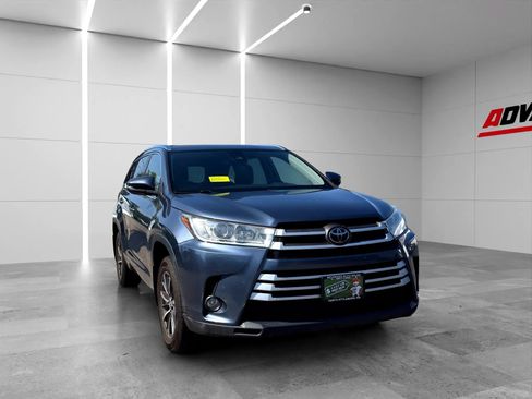 Used 2018 Toyota Highlander XLE AWD/4WD image 2