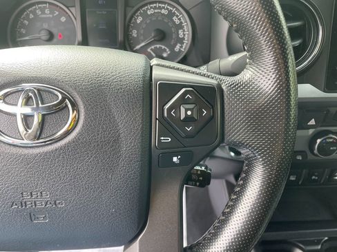Used 2016 Toyota Tacoma TRD Sport AWD/4WD image 17