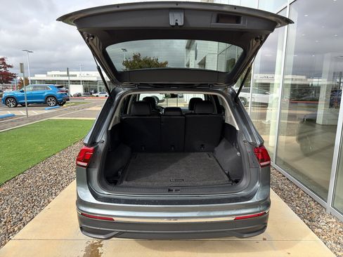 Used 2022 Volkswagen Tiguan SE image 8