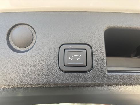 Used 2025 Chevrolet Equinox ACTIV w/ Safety and Technology Package image 9