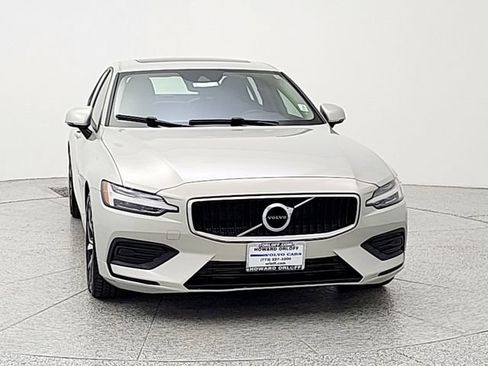 Used 2020 Volvo S60 T5 Momentum FWD image 2