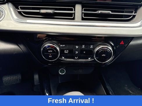 Used 2025 Chevrolet Trax LT w/ LT Convenience Package image 7