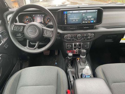 Used 2025 Jeep Wrangler Unlimited Sport image 13