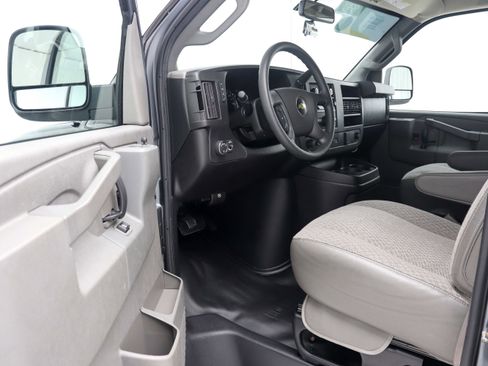 Used 2017 Chevrolet Express 2500 LS RWD image 16