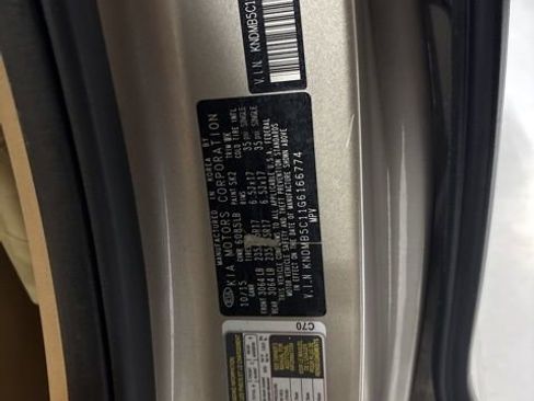 Used 2016 Kia Sedona LX w/ LX Convenience Package image 36