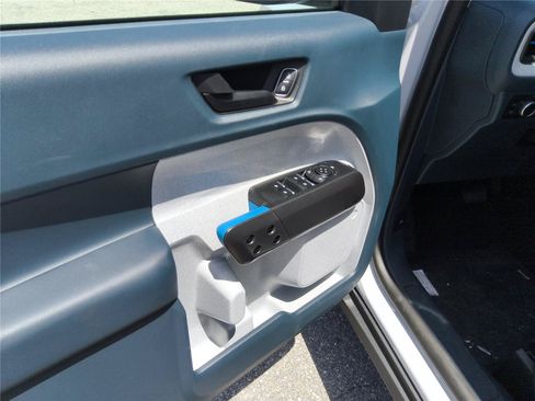 New 2026 Ford Maverick XLT w/ XLT Luxury Package FWD image 12