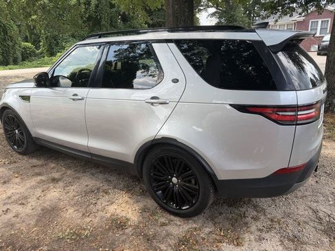 Used 2017 Land Rover Discovery HSE Luxury AWD/4WD image 2