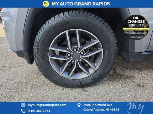 Used 2019 Jeep Grand Cherokee Limited image 29