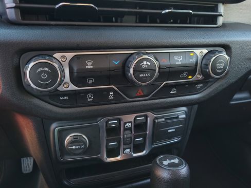 Used 2024 Jeep Wrangler Unlimited Sport AWD/4WD image 27