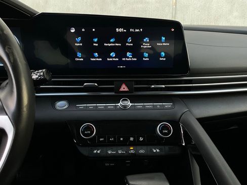 Used 2025 Hyundai Elantra Limited image 29