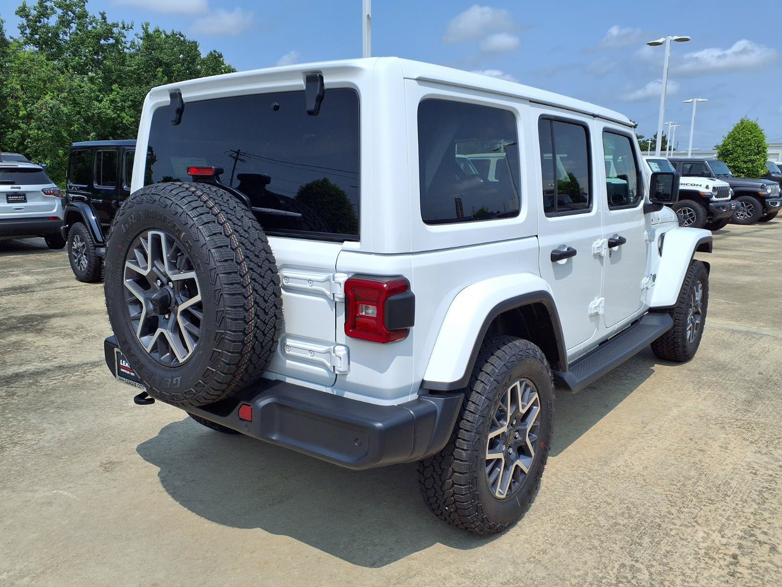 New 2026 Jeep Wrangler Unlimited Sahara AWD/4WD image 4
