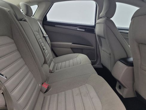 Used 2018 Ford Fusion SE FWD image 19