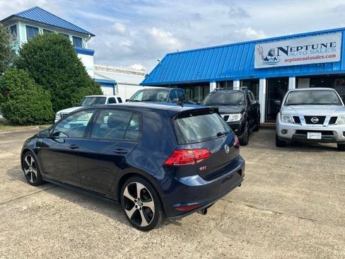 Used 2017 Volkswagen Golf 4-Door FWD image 7