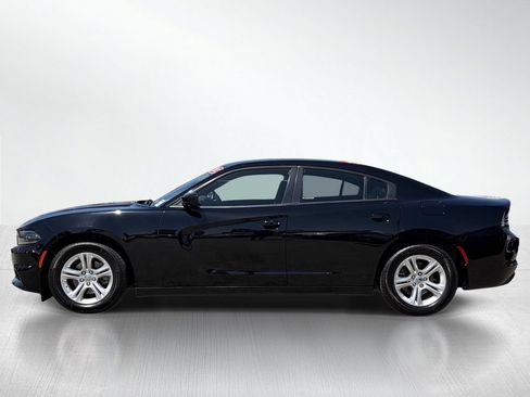 Used 2022 Dodge Charger SXT RWD image 2