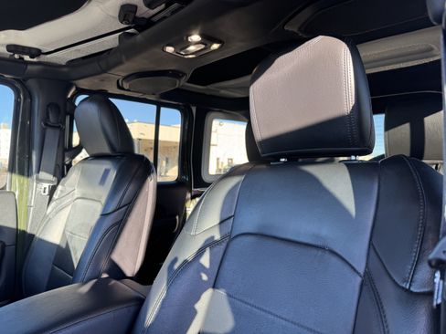 Used 2020 Jeep Wrangler Unlimited Sahara image 14