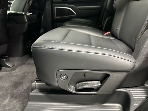 Used 2025 Kia Telluride S image 39