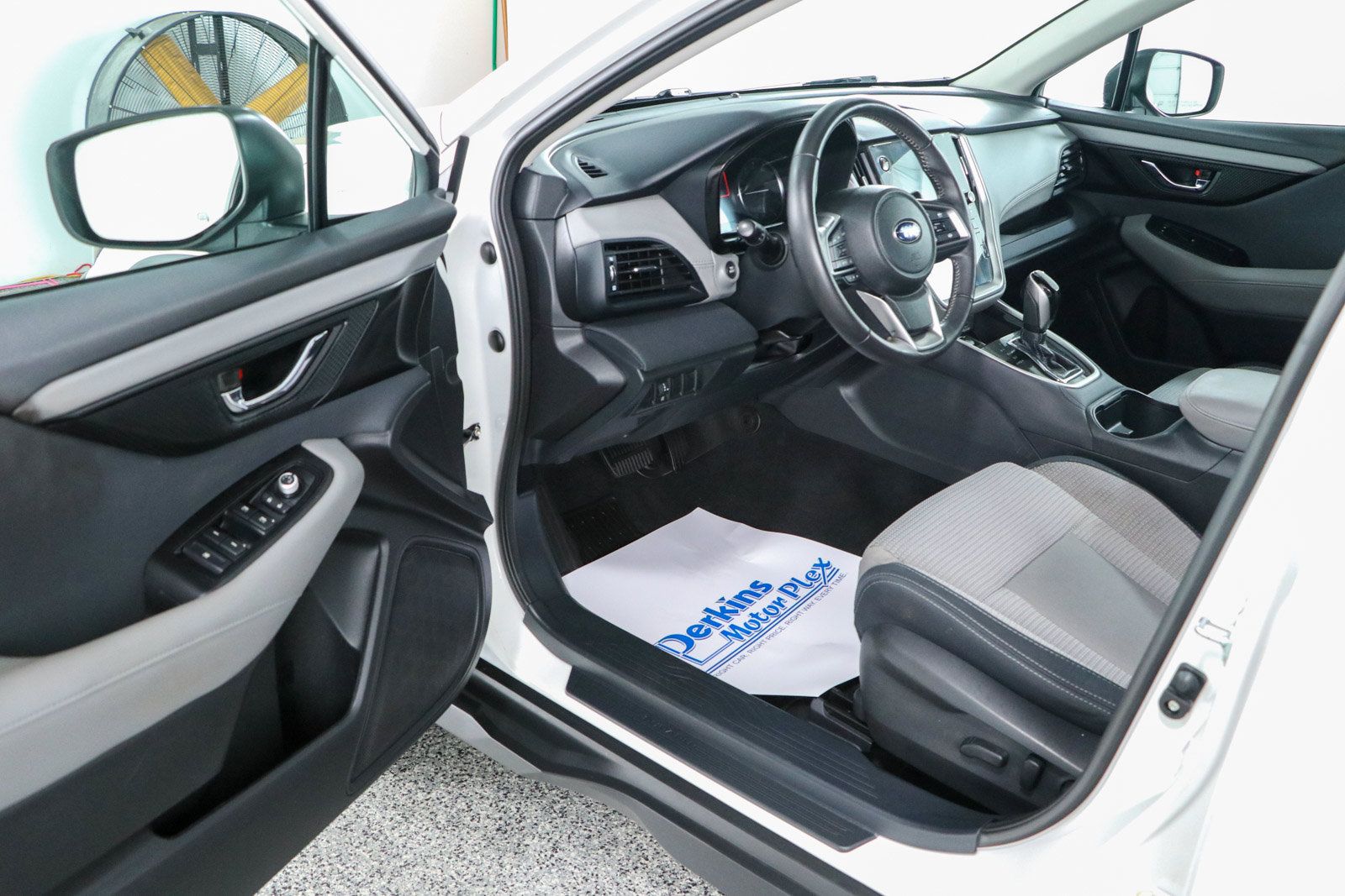 Used 2024 Subaru Outback Premium AWD/4WD image 3