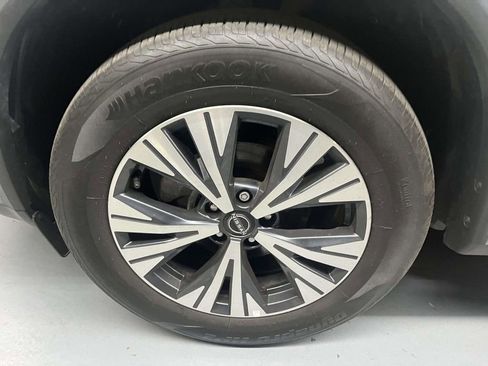 Used 2023 Nissan Rogue SV image 9