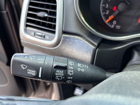 Used 2018 Jeep Grand Cherokee Laredo AWD/4WD image 24