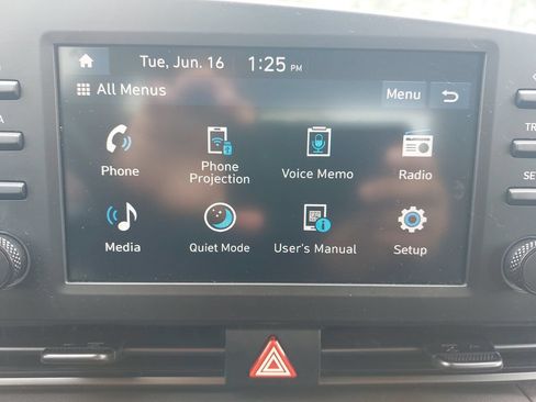 Used 2025 Hyundai Elantra Sport FWD image 18
