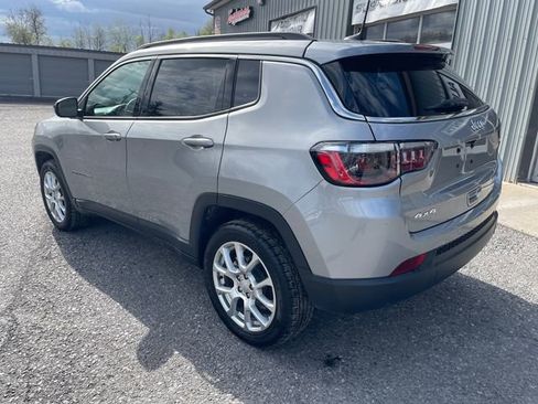 Used 2023 Jeep Compass Latitude w/ Sun and Sound Group AWD/4WD image 5
