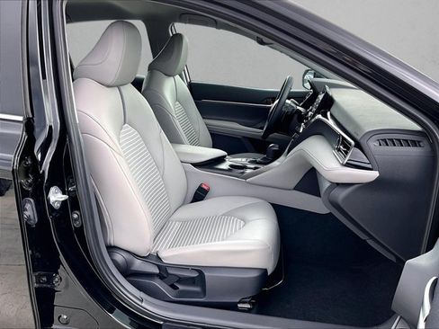 Used 2024 Toyota Camry SE w/ Convenience Package FWD image 9