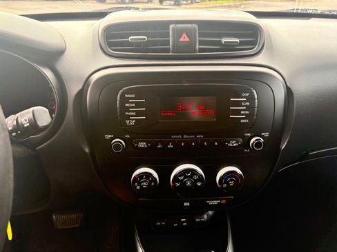 Used 2016 Kia Soul FWD image 14