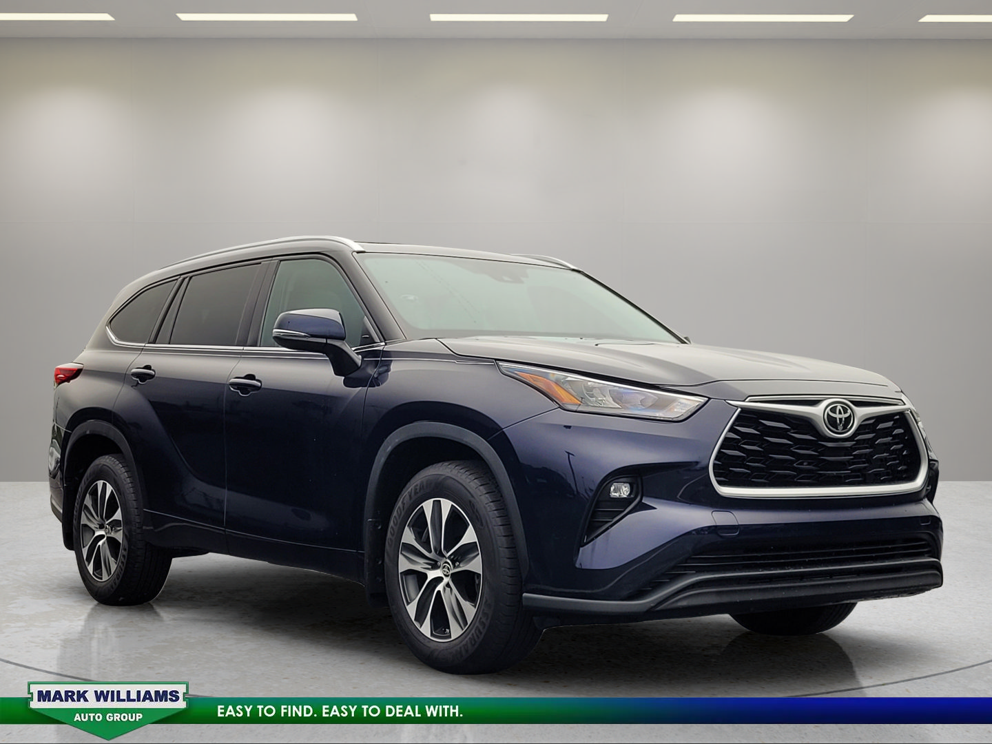 Used 2020 Toyota Highlander XLE AWD/4WD image 1
