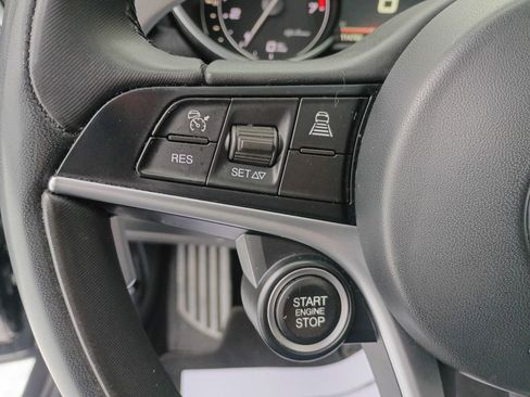 Used 2017 Alfa Romeo Giulia AWD image 31
